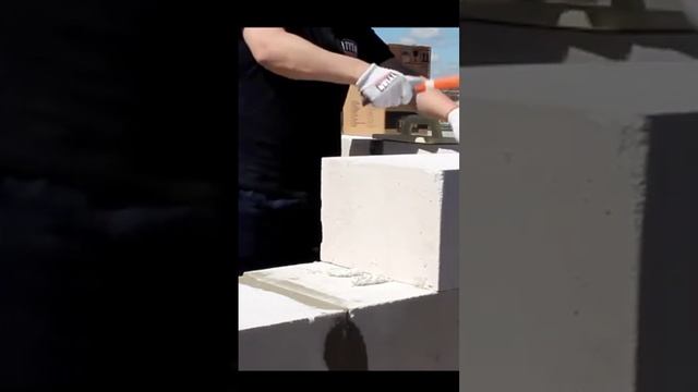 Как уложить газоблок на пено-клей?