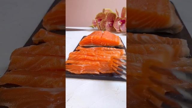 Очень вкусная, нежная слабосоленая сёмга.Такую в магазине вы не купите.Через 10 часов она уже готов