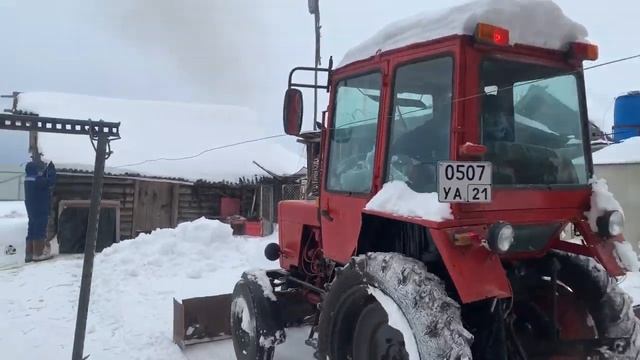 Чистим снег на Т-25. Пробуем отвал. Запуск Т 25 смотреть онлайн