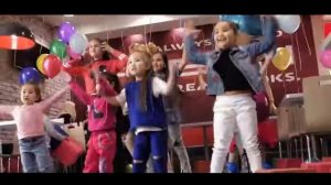 Аминка Витаминка! Аминка Витаминка 😎 и Адека Персик 😇 устроили ТАНЦЫ в KFC 😅