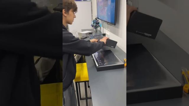 Распаковка ноутбука ASUS серия ROG