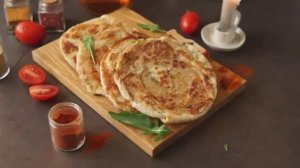 Слоеные лепешки с фаршем на сковороде