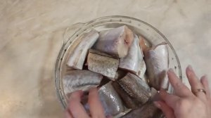 Минтай в луково-сметанном соусе,просто и вкусно!