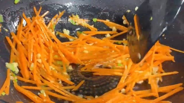 3元錢做一道豆芽炒雞蛋，入口鮮嫩脆爽，簡單實惠又好吃，收藏了【天天相見廚房阿鵬哥】#豆芽炒雞蛋料理，#豆芽炒雞蛋食譜，bean sprouts egg recipe，#豆芽炒雞蛋韭菜，#豆芽炒雞蛋功