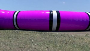 Slither io In Real Life. Червяк встретился с грузовиком.