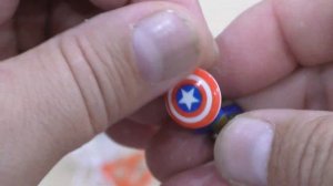 KINDER сюрпризы из киндер сюрприза. Живая капсула показывает игрушки из киндер сюрпризов.