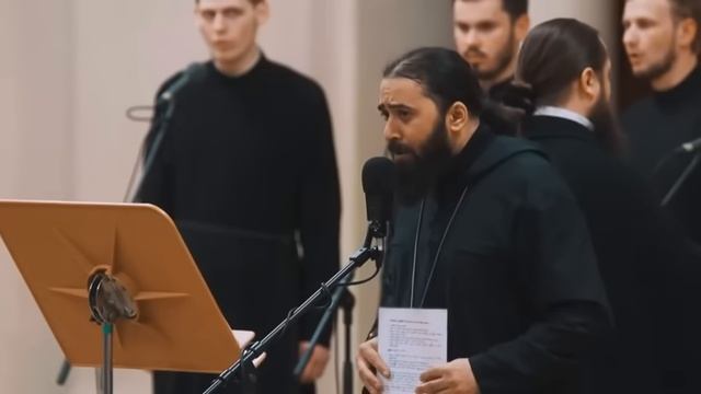 Пронзительное пение, до мурашек, до слёз. Хор монахов.