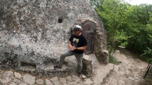 Три всадника и ребенок. Храм на Зски Кермен. Осадный колодец.