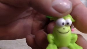 Хомки и игрушки из киндера сюрприза.