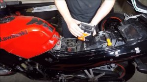 Kawasaki GPX250R Battery Removal & Replacement 1988-2007 EX250 Ninja  Part 2
