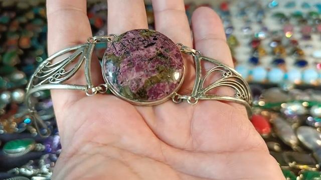 Украшения только из натуральных камней и только из серебра 925 пробы.