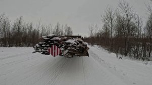 ЗИЛ-130 работает на доставке пиломатериала на ледовую переправу!