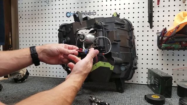 Part 10: Hooking up ballast inputs (Morimoto D2S 4.0 projector retrofit GMC SIERRA) смотреть онлайн