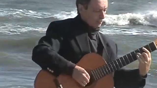Sergei Tsires plays "Torna a Surriento" смотреть онлайн