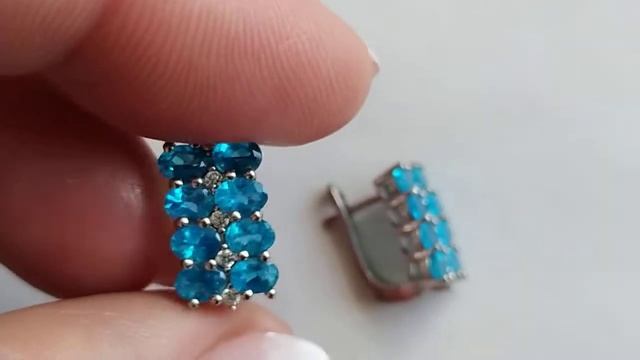 Серьги с африканскими Neon Blue апатитами, день смотреть онлайн