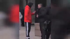 Литвин драга с охранником на улице