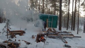 Как построить жилище в лесу. Хижина охотника из подручных средств. Как сделать лежанку из валежника.