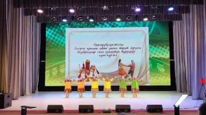 Ансамбль "Нарыйа" села Аргас Кобяйского района, якутский танец Дэгэрэн "Кырдал кыыьа"