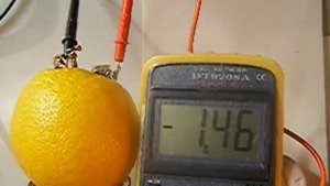 Батарейка из апельсина