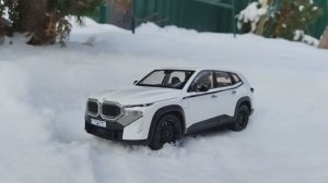 BMW XM   первый спортивный кроссовер от BMW M в масштабе 1:24