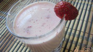 Клубничное молоко