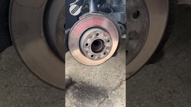 BMW 1 Series (E87) замена тормозных дисков и колодок смотреть онлайн