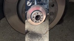 BMW 1 Series (E87) замена тормозных дисков и колодок