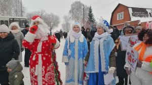 Конкурс «Лучшая дворовая ёлка» в Омске подошёл к концу, и скоро будут объявлены победители.