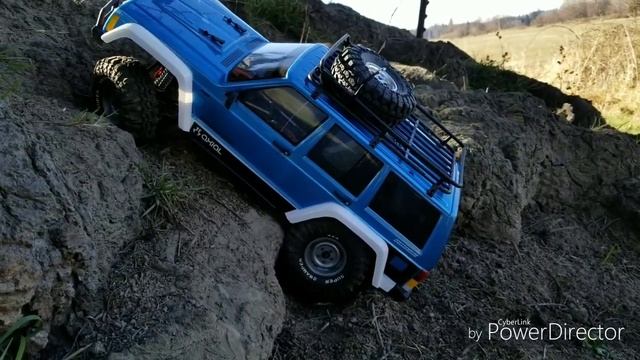 #RC Scx10ii Jeep Cherokee Takes On Home Crawler Course смотреть онлайн