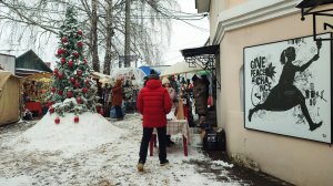 Кремлевский дворик в центре Старой Коломны. Ярмарка авторских изделий ручной работы