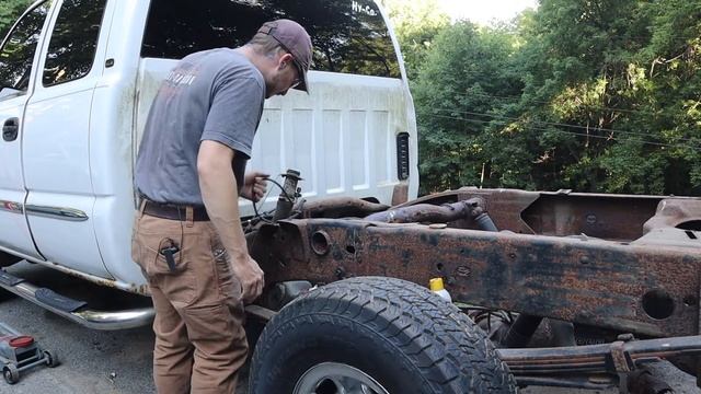 2003 GMC 2500HD RESTORATION (Part 1: Frame REPAIR) смотреть онлайн