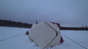 ВОДА ПОПЁРЛА, НУЖНО ВЫБИРАТЬСЯ, В ПАЛАТКЕ 3-ИЕ СУТКИ! КАК КЛЮЁТ ЩУКА В ПЕРЕЛОМ ПОГОДЫ? РЫБАЛКА 2025!