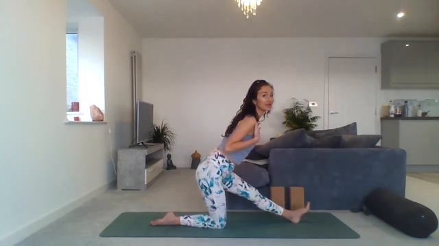 JANUARY ROOT & GROW 6/ Anahata 4th Chakra Yoga Flow 35 Minutes -All Levels/THANKFULFLOWYOGA