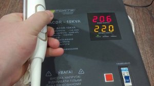 Видео работоспособности стабилизатора напряжения Forte ACDR 10000 va