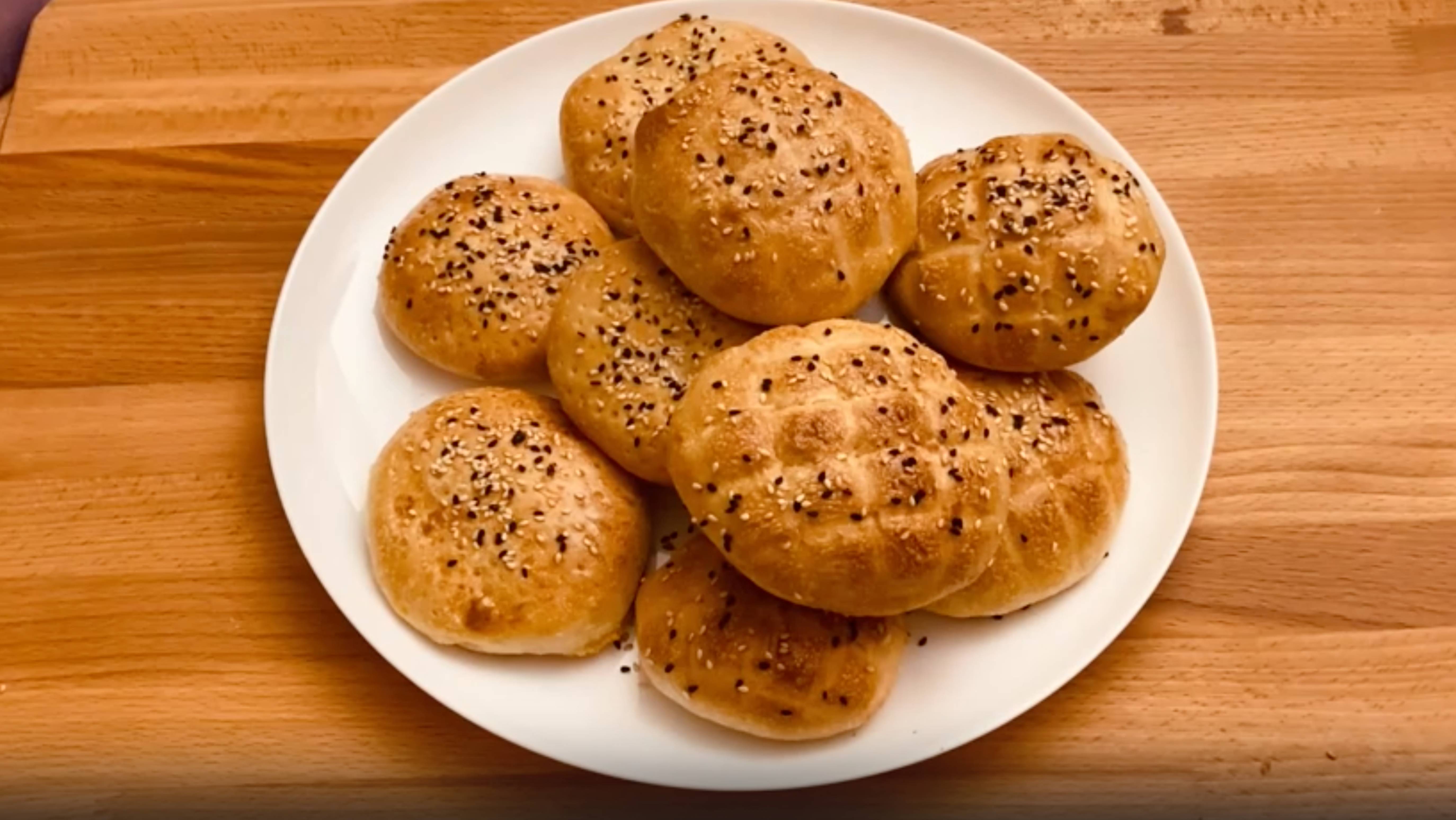 Булочки хрустящие и очень вкусные. Тесто на закваске
