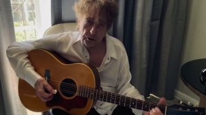 Боб Дилан поёт песню "Happy Birthday" Брайну Вилсону на его 80-летие (2022 год)