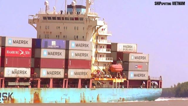 THE LEAGENDARY SPEED OF 5 LARGE  CONTAINER SHIPS - #shipspotting #ships #containership