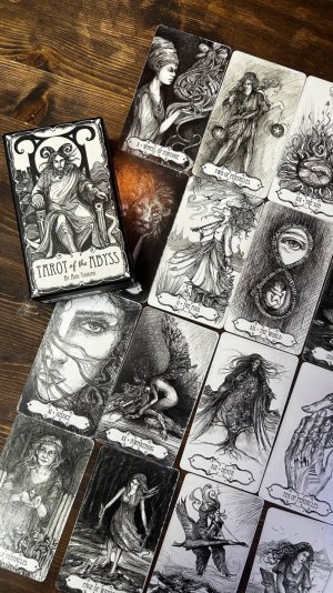 ОСОБЕННОСТИ КОЛОДЫ TAROT OF THE ABYSS (ТАРО БЕЗДНЫ)