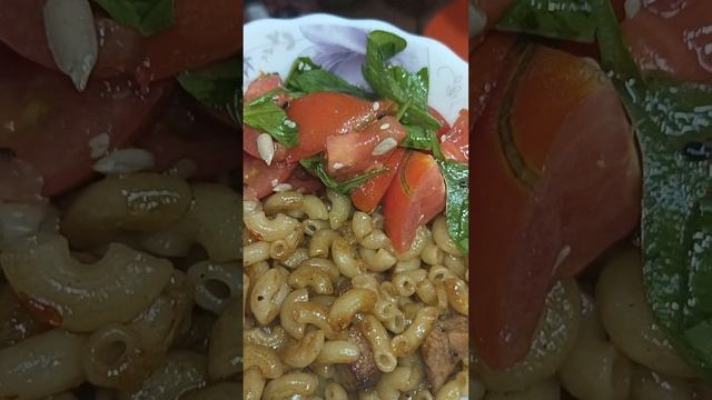 Жаренные макароны с соусом терияки.