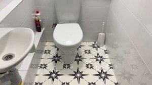 DIY Бюджетная Перекраска плитки в туалете. Что с плиткой спустя год. repainting tiles