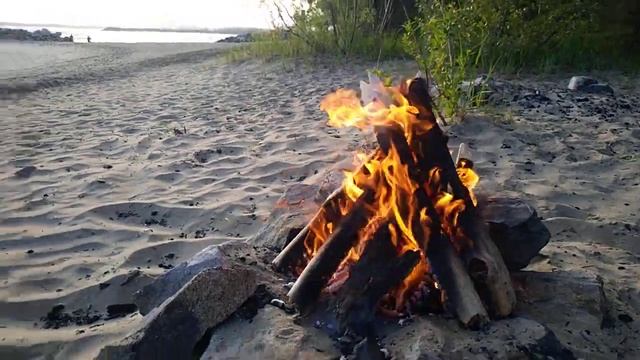 A great bonfire, windy and stormy but great. Ob sea, Zvezda beach смотреть онлайн