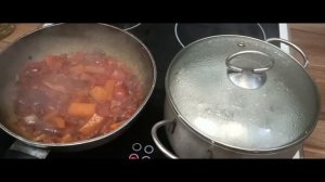 Курица с рисом и овощами сваренная в говяжьем бульоне