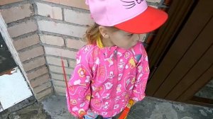 ЛИЗА КАПРИЗНИЧАЕТ