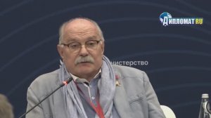Никита Михалков - о Дане Милохине: Чтобы выяснить, что он тупой, надо было пригласить его на ПМЭФ?