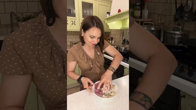 Простой ужин со сложным гарниром🔥 смотреть онлайн