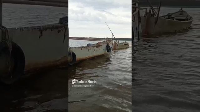 Рыбацкие суда пока стоят на рейде