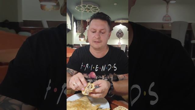 Памятник чебурекам и самые вкусные чебуреки, которые я ел! #food #еда #чебуреки  #крымскаякухня