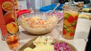 С новым годом, небольшой стол для семьи