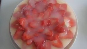 Пудинговый пирог с клубникой