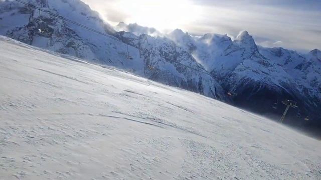 ПЕРВЫЙ ГОРНОЛЫЖНЫЙ СПУСК/ ДОМБАЙ🏔/ ПОЕХАЛИ
